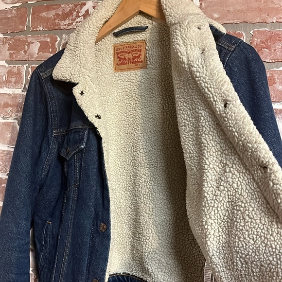 Levi Cropped Trucker Jacket - Picture 4 of 7